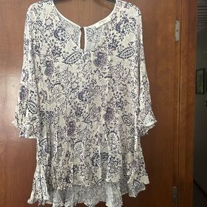 Lovely lightweight flowy blouse
